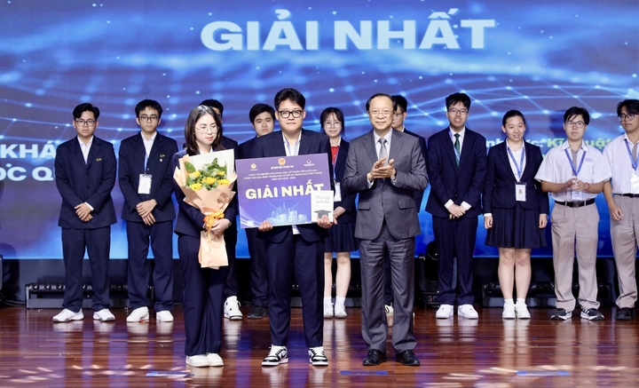 Chiều 22/3, Ban tổ chức cuộc thi Khoa học kỹ thuật cấp quốc gia 2025-2026 trao 145 giải từ 242 dự án. trong đó, 14 dự án đạt giải nhất. (Ảnh: BTC)