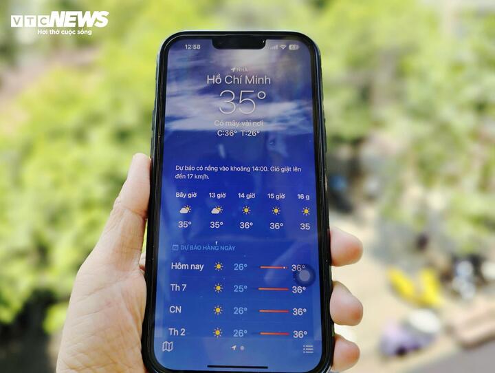 Hiệu ứng đô thị khiến TP.HCM nóng hơn số liệu đo được, nhiệt độ thực tế có thể chạm ngưỡng 40°C.