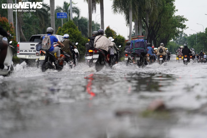 Lãnh đạo Sở Xây dựng cho biết trong năm 2026 sẽ xử lý các điểm ngập nặng tại chợ Thủ Đức, đường Nguyễn Văn Quá...