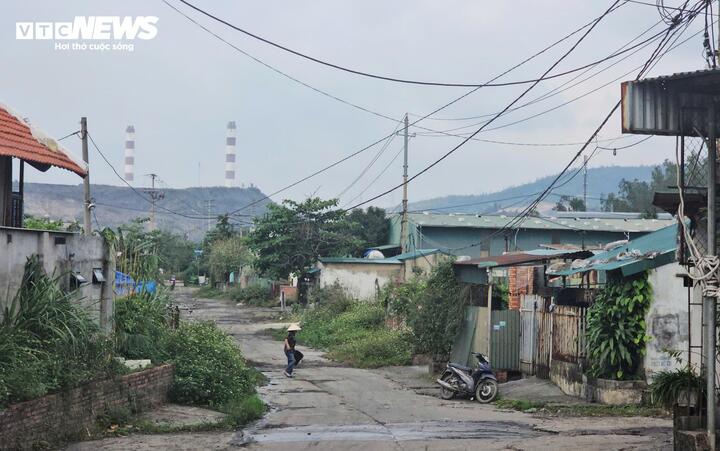 Nhiều người dân sinh sống gần khu vực nhà máy Nhiệt điện Quảng Ninh không cảm nhận được việc ô nhiễm từ vi phạm xả thải của nhà máy này.