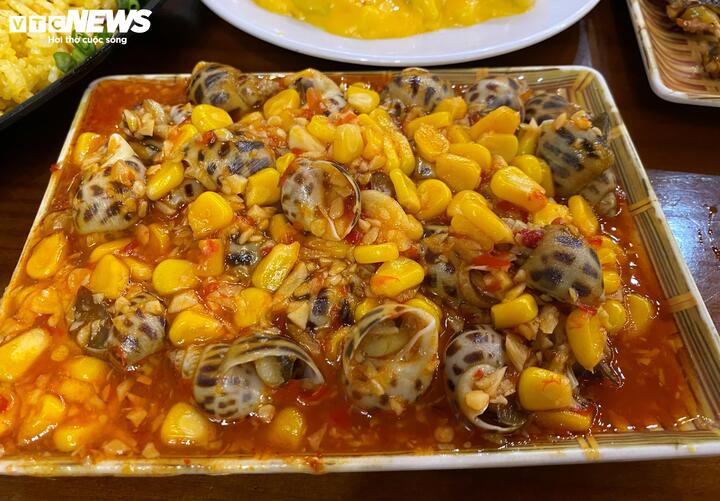 Ốc hương xào bơ tỏi là món ăn thơm ngon, hấp dẫn và dễ làm tại nhà. (Ảnh: Bảo Linh)