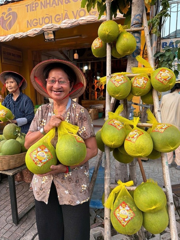 Vầng Trăng Khuyết phải thiết kế quy trình làm việc phù hợp với người cao tuổi tại các cơ sở bảo trợ. (Ảnh: VTK)