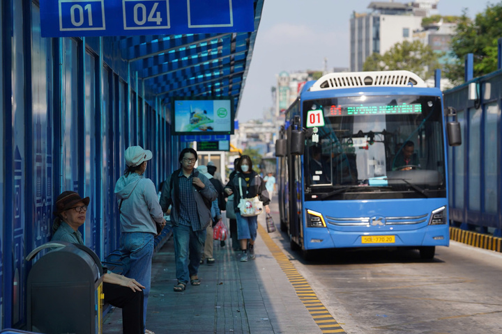 Một trong các giải phóng giải quyết tình trạng kẹt xe là phương án miễn phí xe buýt dự kiến áp dụng ngay quý 2/2026.