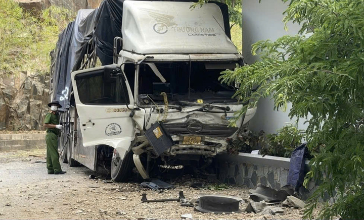 Lực lượng chức năng khám nghiệm hiện trường