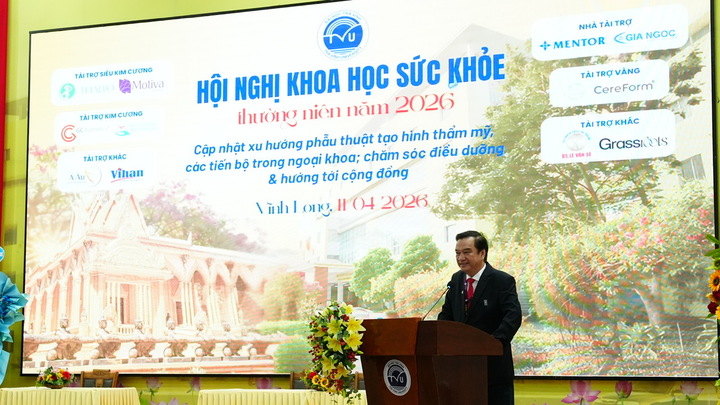 PGS.TS.BS Nguyễn Thanh Vân, Chủ tịch Hội Phẫu thuật Tạo hình Thẩm mỹ TPHCM, Trưởng Khoa Phẫu Thuật Thẫm Mỹ và Thẫm Mỹ Nội Khoa trường Y Dược - ĐH Trà Vinh
