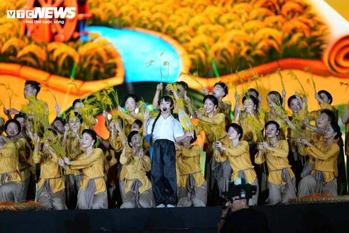 Thông qua ngôn ngữ âm nhạc và nghệ thuật đương đại, chương trình tôn vinh hành trình phát triển của phát thanh Việt Nam, đồng thời lan tỏa tinh thần đoàn kết, sáng tạo và khát vọng vươn lên của đất nước trong giai đoạn mới; qua đó góp phần quảng bá hình ảnh Quảng Ninh – vùng đất mỏ giàu truyền thống, đang chuyển mình mạnh mẽ và hội nhập sâu rộng.