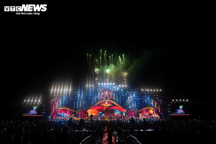 Bên cạnh chương trình khai mạc, Liên hoan còn diễn ra nhiều hoạt động chuyên môn như hội thảo về podcast, phát thanh trực tiếp trong kỷ nguyên số, triển lãm và các hoạt động bên lề góp phần làm phong phú đời sống văn hóa, truyền thông.