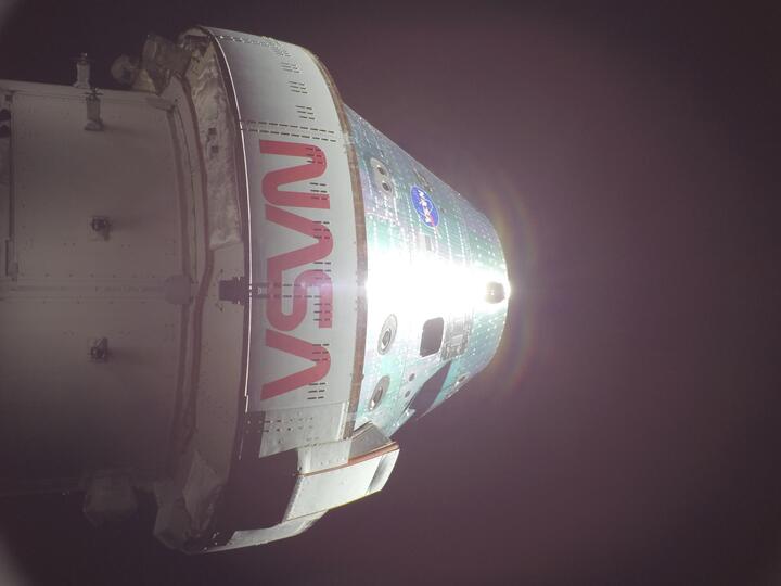 Tàu Orion đang tiến gần về Trái Đất, chuẩn bị kết thúc sứ mệnh Artemis II kéo dài 10 ngày. (Ảnh: NASA)