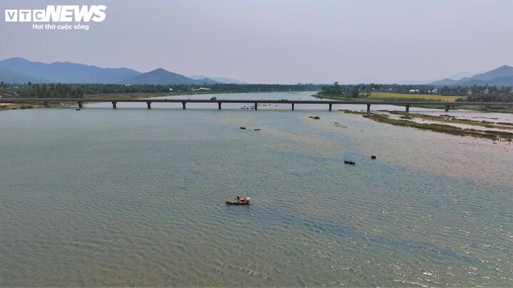 Vùng đất Hoài Nhơn vốn nổi tiếng với "thủ phủ" cá ngừ đại dương của miền Trung và những làng chài trù phú nhờ biển cả.