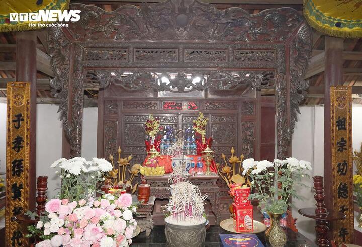 Hậu cung đình Vẻn thờ nữ tướng Lê Chân.