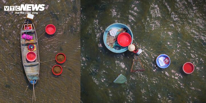 Mờ sáng là thời điểm thủy triều rút cũng là lúc những người dân bắt đầu công việc cào ốc xếp. Dụng cụ cào ốc xếp mang theo rất đơn giản: một con thuyền nhỏ, vài chiếc cào sắt tự chế, một chiếc rổ, can, thau nhựa buộc dây ngang bụng để làm phao nổi đựng ốc.