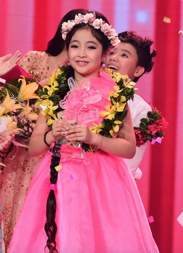 Hồng Minh giành ngôi Quán quân "Giọng hát Việt nhí 2015".