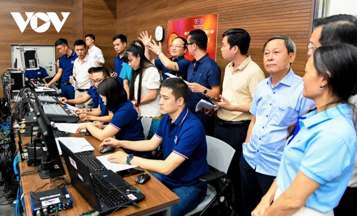 Chứng kiến công tác chuẩn bị gần như hoàn tất, ông ghi nhận những nỗ lực không ngừng của đội ngũ tổ chức, đồng thời gửi lời cảm ơn tới Báo và Phát thanh - Truyền hình Quảng Ninh vì sự đồng hành tích cực, hiệu quả trong suốt quá trình triển khai.