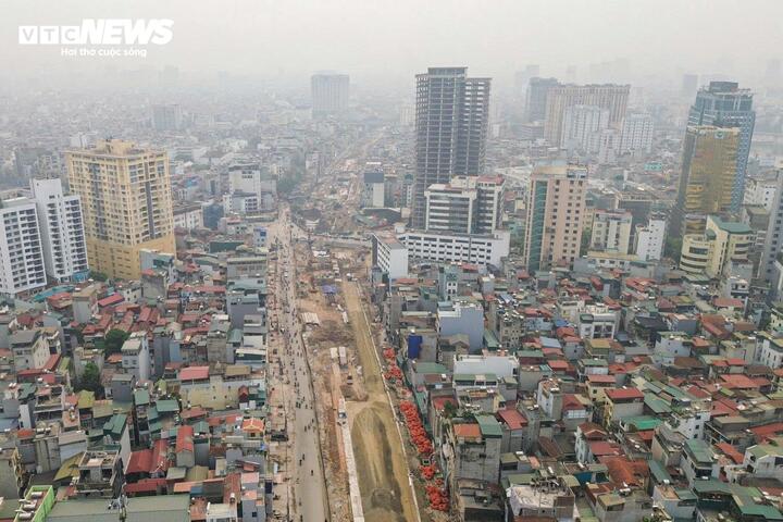 Dọc tuyến Vành đai 1 (đoạn Hoàng Cầu – Voi Phục), rất dễ bắt gặp những thửa đất “siêu nhỏ, siêu méo” với nhiều hình dạng.