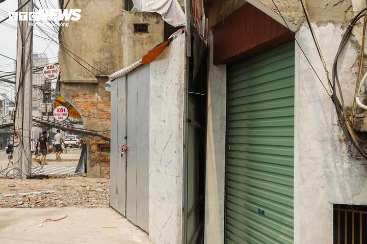 Loạt nhà mỏng như lá lúa mọc trên con đường vừa giải phóng mặt bằng ở Hà Nội - 13