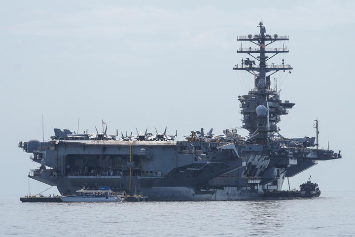 Tàu sân bay USS Nimitz của Hải quân Mỹ neo đậu tại Vịnh Panama, ngày 30/3/2026. (Ảnh tư liệu: AP/Matias Delacroix)