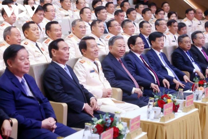 Các đại biểu dự lễ kỷ niệm.