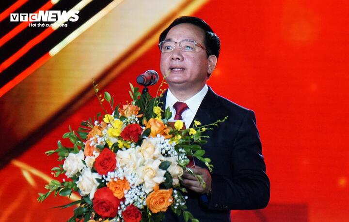 Ông Trịnh Văn Quyết chia sẻ tại Lễ khai mạc Liên hoan Phát thanh toàn quốc lần thứ XVII. (Ảnh: Tiến Thắng)