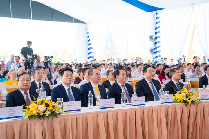 Dự án đường sắt cao tốc Hà Nội - Quảng Ninh có mức đầu tư 147.370 tỷ đồng (tương đương 5,683 tỷ USD) thuộc nguồn kinh phí của Nhà đầu tư, chưa bao gồm 10.270 tỷ đồng chi phí giải phóng mặt bằng do Nhà nước bảo đảm toàn bộ theo quy định pháp luật về đất đai.