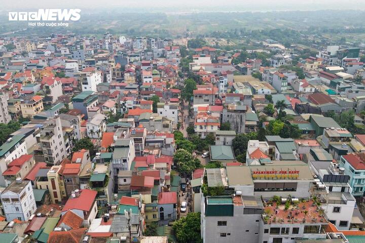 Dự án cầu Tứ Liên được quy hoạch kết nối từ khu vực nút giao đường Nghi Tàm đến nút giao với đường Trường Sa, có tổng chiều dài khoảng 5,15km. Tổng mức đầu tư dự kiến vượt 20.000 tỷ đồng, sử dụng nguồn vốn từ ngân sách thành phố Hà Nội.