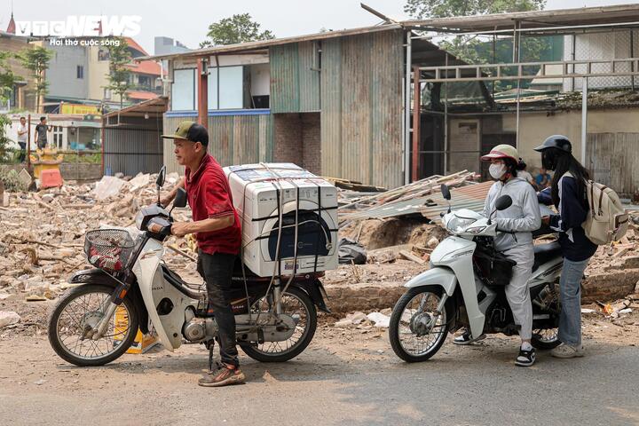 Hà Nội xây 'siêu cầu' hơn 20.000 tỷ đồng, người dân gấp rút dỡ nhà trả mặt bằng - 11