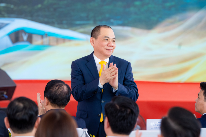 Ông Phạm Nhật Vượng, Chủ tịch tập đoàn Vingroup tới dự lễ khởi công.