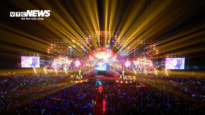 Chương trình gồm 3 chương xuyên suốt, trong đó chương I với tên gọi “Thanh âm khởi nguyên” - mở ra từ những thanh âm nguyên sơ của tự nhiên và lao động, khắc họa hành trình hình thành cộng đồng người Việt.