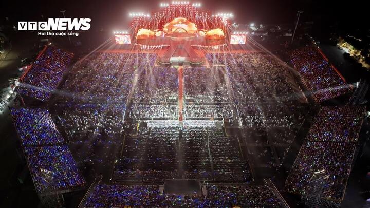 Chương trình nghệ thuật “Thanh âm kỷ nguyên mới” do Đài Tiếng nói Việt Nam (VOV) phối hợp với UBND tỉnh Quảng Ninh tổ chức tại Quảng trường 30/10 - là điểm nhấn đặc biệt trong chuỗi các hoạt động tại Liên hoan Phát thanh toàn quốc lần thứ XVII - Quảng Ninh năm 2026.