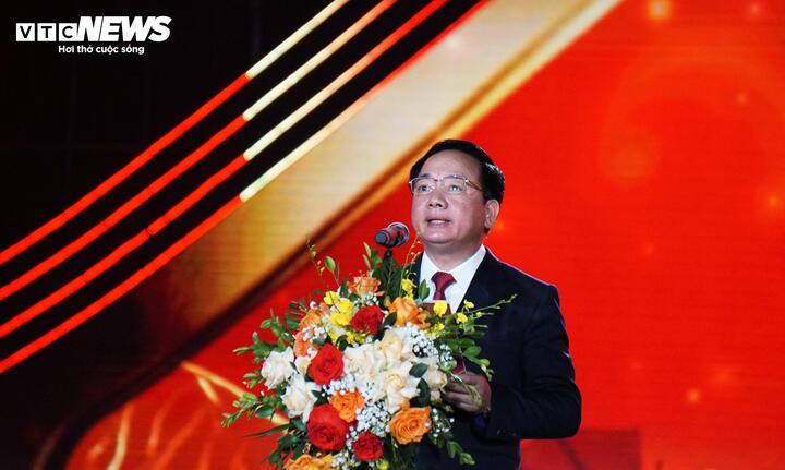 Ủy viên Bộ Chính trị, Trưởng Ban Tuyên giáo và Dân vận Trung ương Trịnh Văn Quyết phát biểu tại đêm khai mạc Liên hoan Phát thanh toàn quốc lần thứ XVII.