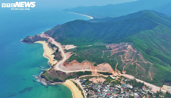 Ghi nhận của PV Báo Điện tử VTC News, cung đèo Lộ Diêu nằm trên đoạn Mỹ Thành – Lại Giang (tuyến đường ven biển ĐT.639, tỉnh Gia Lai) hiện đang trong giai đoạn thi công.