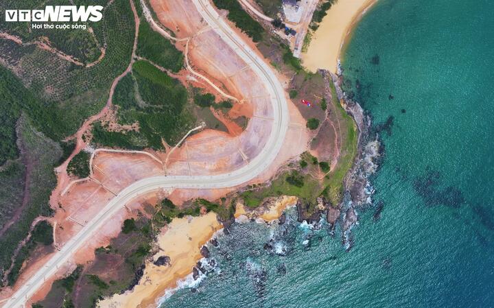 Dự kiến, toàn tuyến Mỹ Thành – Lại Giang có chiều dài khoảng 38,14km sẽ được tổng khởi công vào đầu tháng 5/2026 sau khi hoàn tất thủ tục vốn vay WB. Chi phí xây dựng toàn tuyến khoảng 850 tỷ đồng, chi phí giải phóng mặt bằng, xây dựng tái định cư gần 650 tỷ đồng.