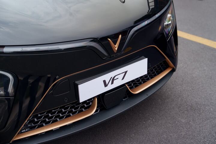 Bảng giá xe VinFast VF 7 mới nhất tháng 4/2026 - 2