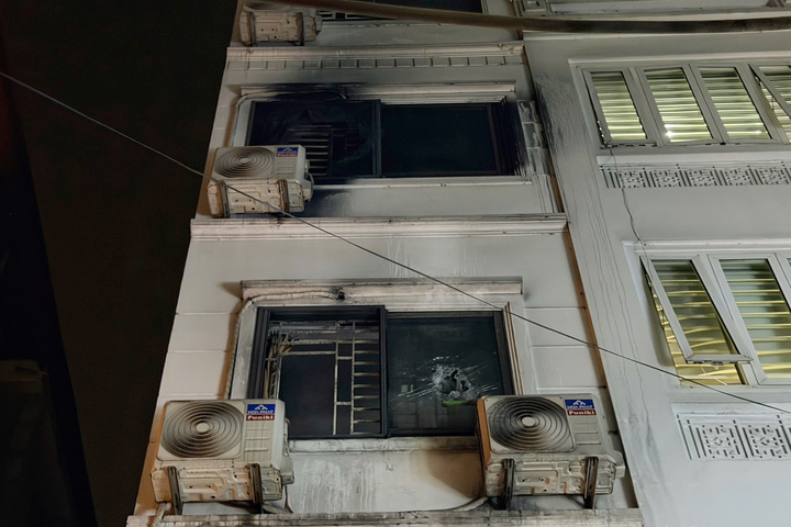 Ngôi nhà bị cháy.