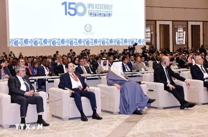 Chủ tịch Quốc hội Trần Thanh Mẫn và đại biểu tham dự Lễ khai mạc IPU-150. (Ảnh: Doãn Tấn/TTXVN)
