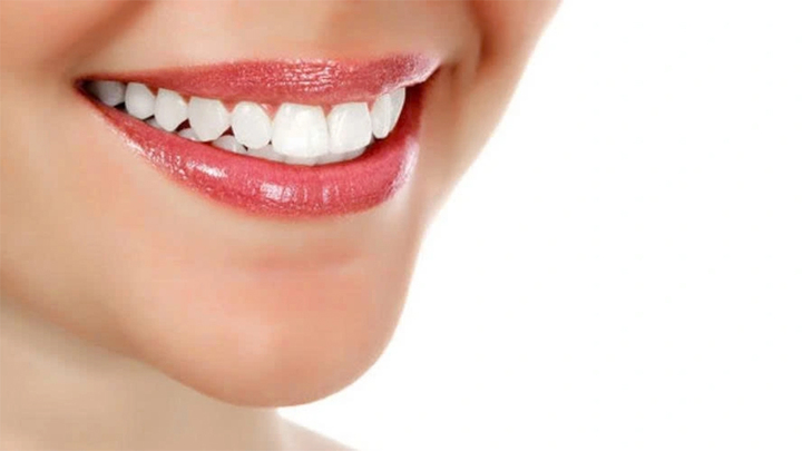 Hàm răng trắng sáng luôn là mong muốn của nhiều người, tuy nhiên không phải ai cũng duy trì được màu răng tự nhiên.