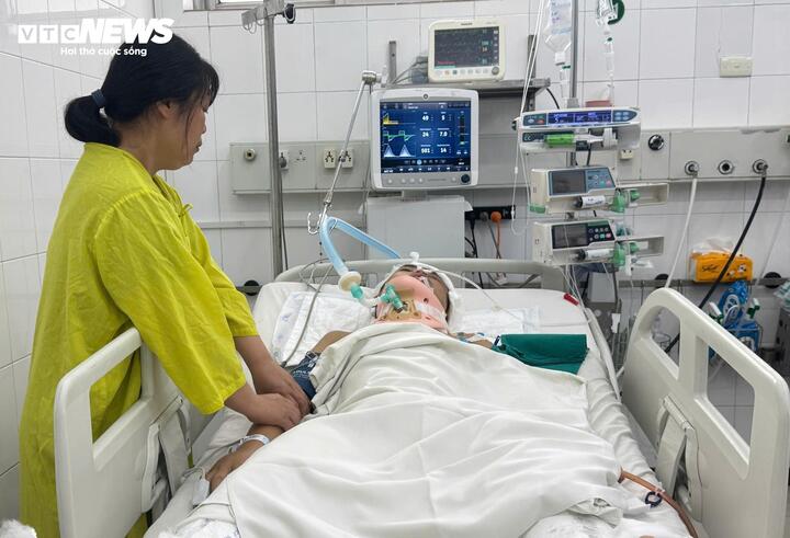 Mẹ tai nạn chưa hồi phục, Dũng ngã xe nguy kịch. (Ảnh: Hiền Loan)