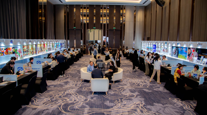 Không gian đàm phán B2B chuyên nghiệp với sự tương tác trực tiếp giữa đại diện doanh nghiệp Hàn Quốc và các nhà mua hàng Việt Nam. (Nguồn: K-Fish)