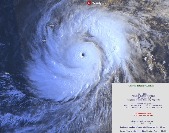 Bão mạnh lên một phần do nước biển ấm bất thường trong tháng 4.