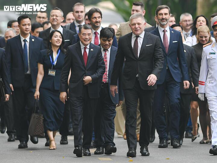 Thủ tướng Lê Minh Hưng chủ trì lễ đón Thủ tướng Slovakia. (Ảnh: Viên Minh)