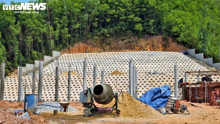 Tuyến đường ven biển Mỹ Thành – Lại Giang còn có nhiệm vụ thích ứng với biến đổi khí hậu. Trong bối cảnh thiên tai lũ lụt, sạt lở diễn ra thường xuyên trên địa bàn, tuyến đường này đóng vai trò là hành lang cứu nạn, cứu hộ và đảm bảo giao thông liên tục khi Quốc lộ 1A gặp sự cố.