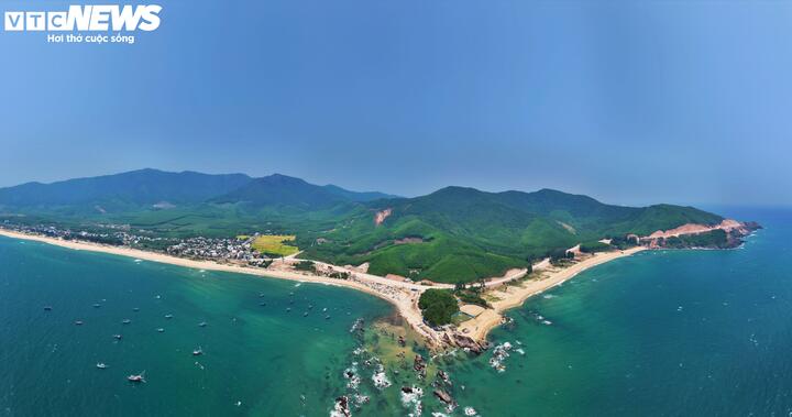 "Theo định hướng phát triển, đây sẽ là trục xương sống để Gia Lai đẩy mạnh kinh tế biển, gắn kết giữa phát triển công nghiệp và du lịch bền vững. Nhất là tạo điều kiện thuận lợi cho việc giao thương, gắn kết cơ sở hạ tầng của các khu kinh tế trọng điểm ven biển, khu công nghiệp, các khu dân cư, khu đô thị và các khu du lịch sinh thái ven biển", ông Nguyễn Tự Công Hoàng, Phó Chủ tịch UBND tỉnh Gia Lai thông tin.