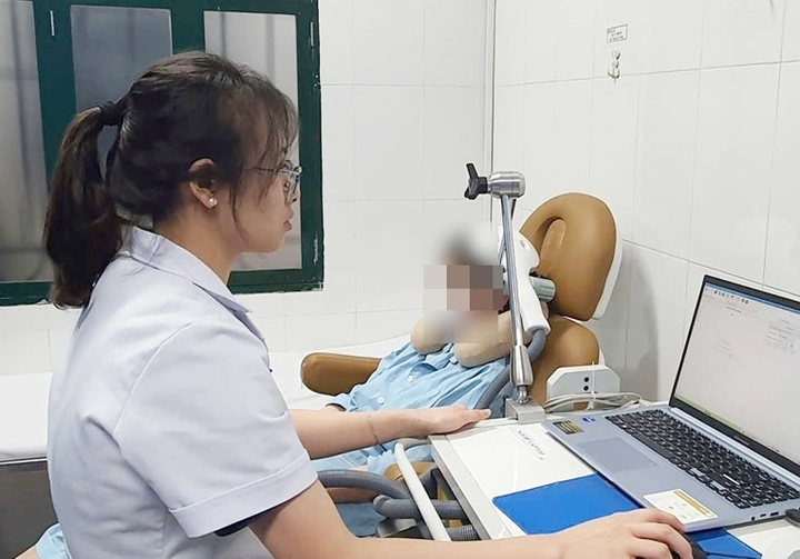 Điều trị ảo thanh cho bệnh nhân tâm thần phân liệt bằng liệu pháp TMS.