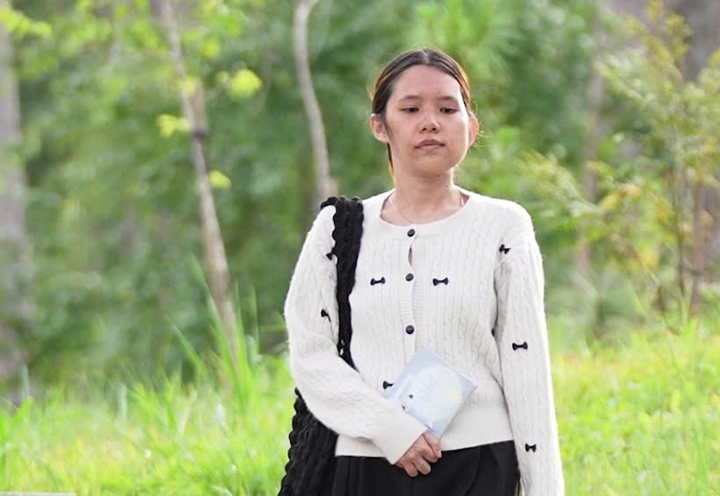 Gương mặt Ngọc biến dạng rõ rệt.