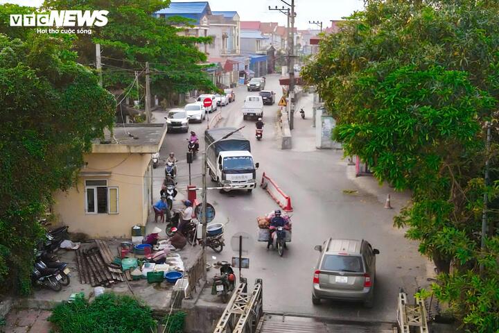 Quy trình này khiến việc đi lại của người dân thêm phần gián đoạn, bất tiện.