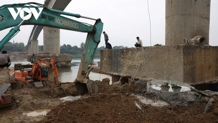 Công trình sửa chữa, khắc phục hư hỏng cầu Sông Lô có tổng mức đầu tư hơn 74,2 tỷ đồng, do Công ty Cổ phần Đầu tư phát triển đô thị và khu công nghiệp (UDIDECO) thực hiện. Dự án tập trung gia cường các trụ từ T1 đến T8 thông qua việc bổ sung cọc khoan nhồi, mở rộng bệ trụ và tăng cường các kết cấu liên kết nhằm bảo đảm an toàn lâu dài cho công trình.