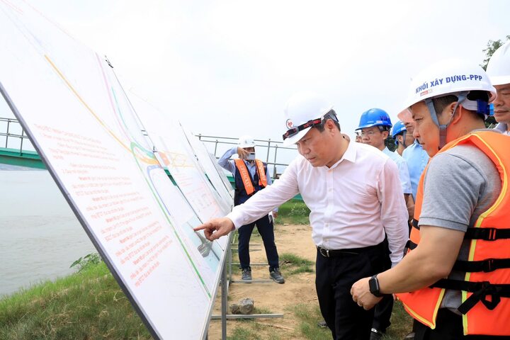 Chủ tịch Hà Nội kiểm tra tiến độ 2 dự án.