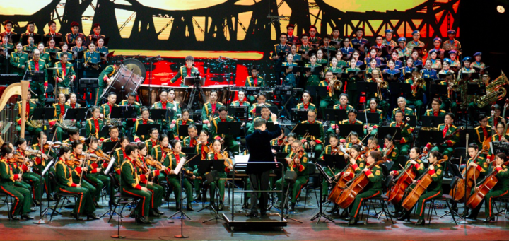 Dàn nhạc Giao hưởng Quân đội sẽ biểu diễn ở phố đi bộ Trần Nhân Tông (Hà Nội) trong chương trình "Giao hưởng Non sông" vào ngày 25/4.