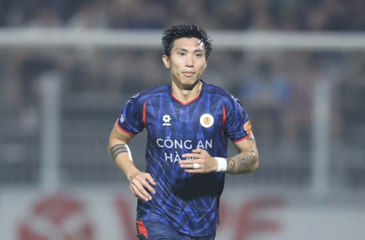 Đoàn Văn Hậu sẽ bị treo giò trong trận đấu giữa CAHN với CA TP.HCM ở vòng 19 V.League 2025/26.