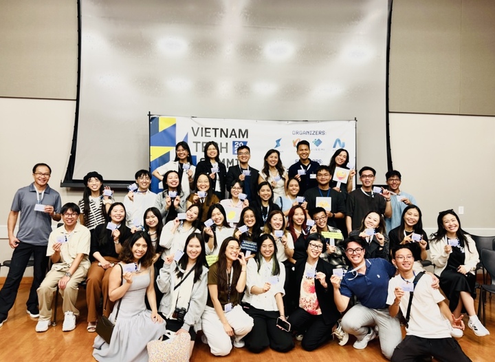 Ly cùng với BTC Vietnam Tech Summit - Hội nghị thường niên dành cho các chuyên gia Việt Nam tại Mỹ, hồi tháng 8/2025.
