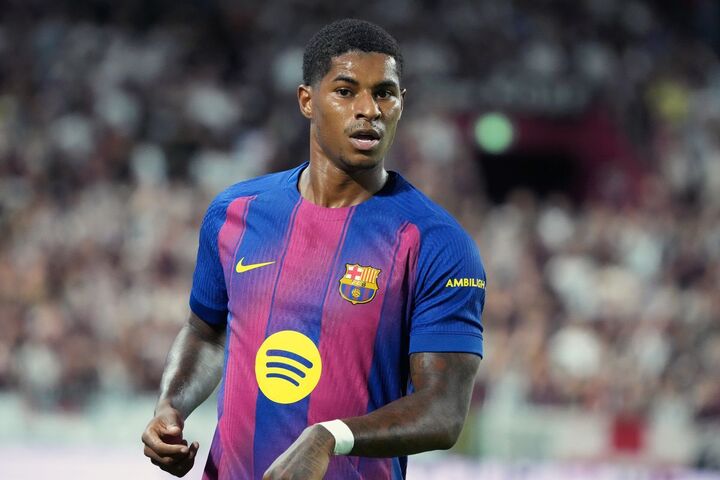 Rashford mang đến hi vọng cho Barcelona.